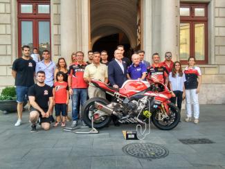 Recepción institucional al equipo Yamalube Folch Endurance por la su 11a victoria en las 24 Hores de Catalunya de Motociclismo 2017