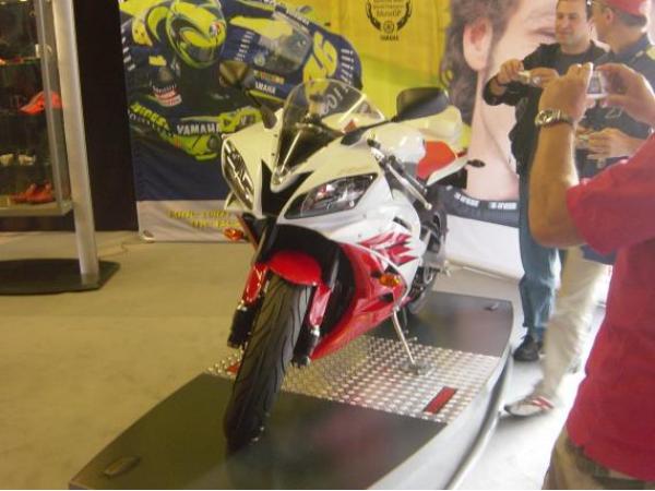 Presentación R6 y R1 2006 en Montmeló