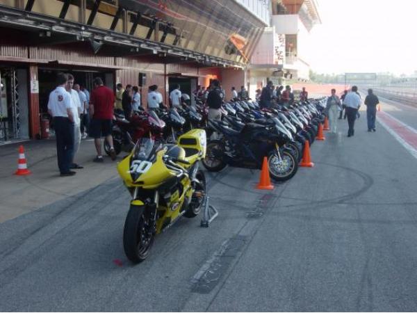 Presentación R6 y R1 2006 en Montmeló