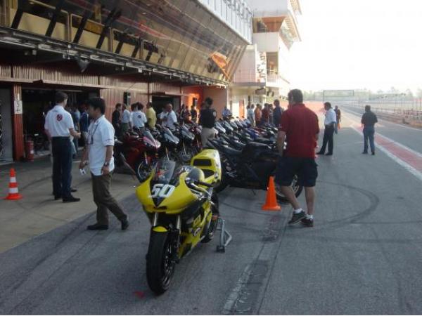 Presentación R6 y R1 2006 en Montmeló