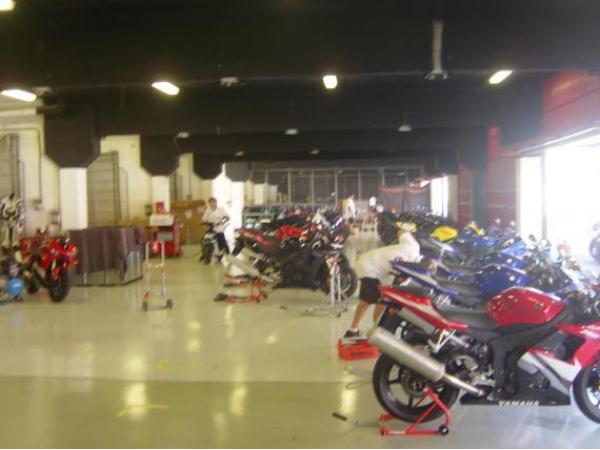 Presentación R6 y R1 2006 en Montmeló